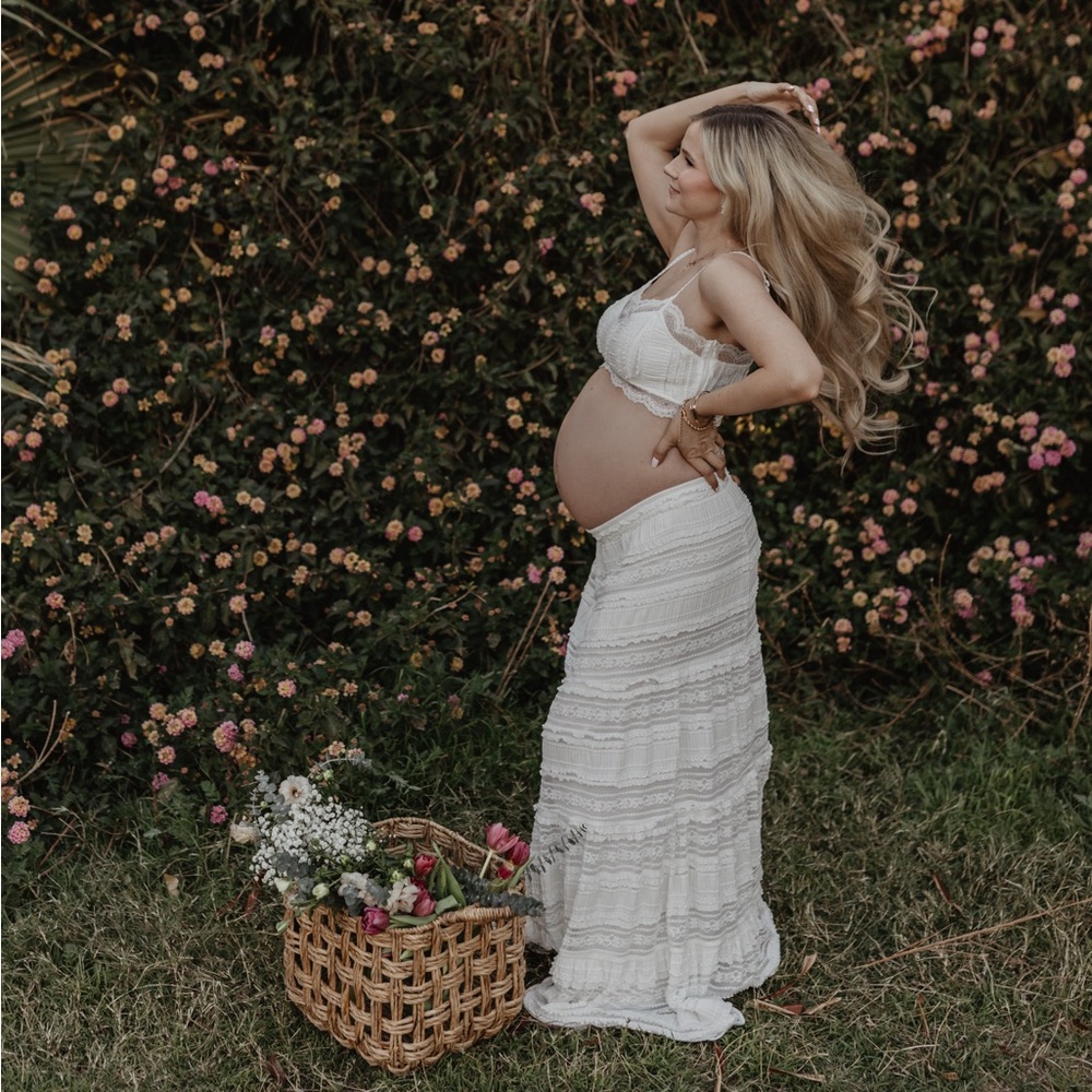 Elegant White Lace Maternity Set